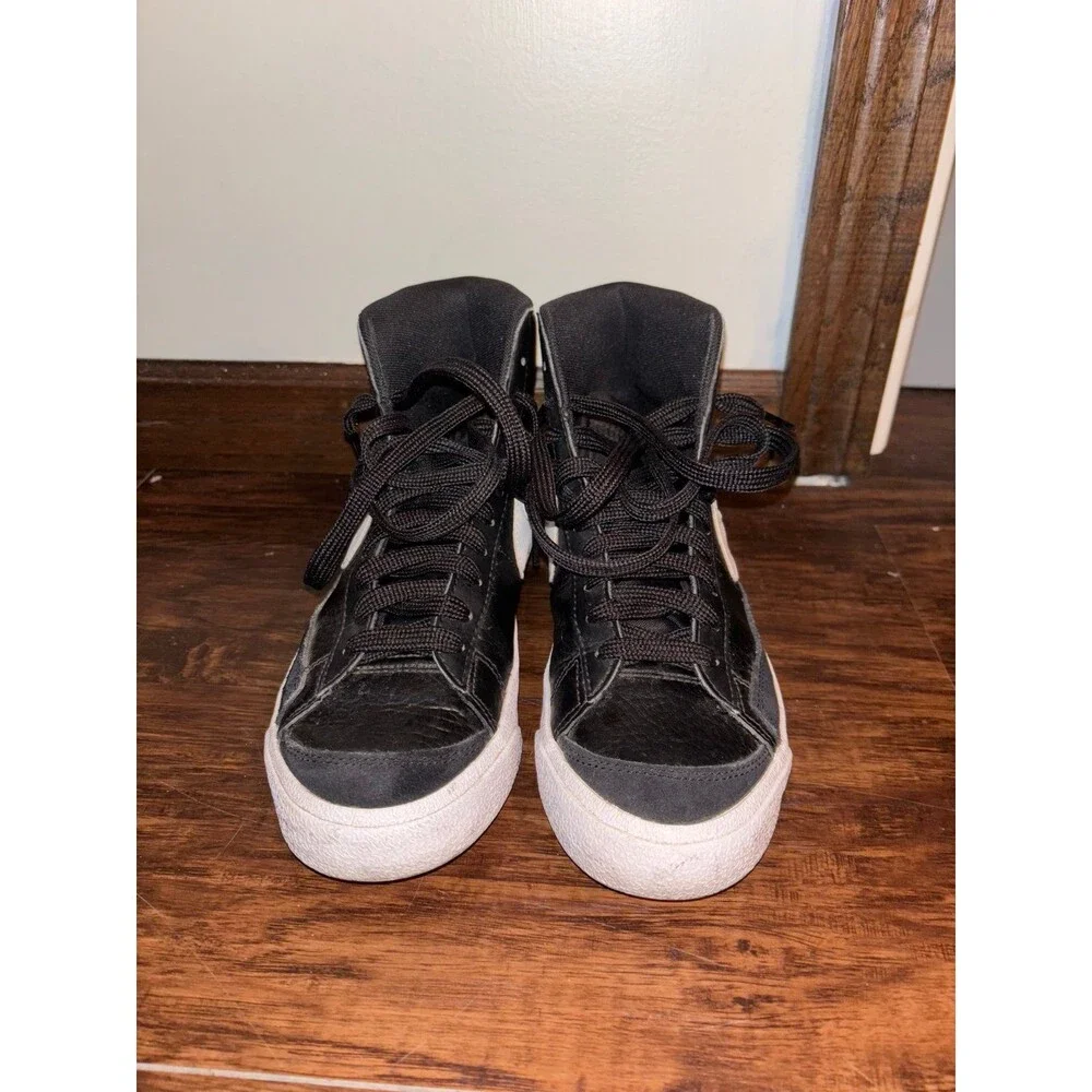 Nike Blazer Mid '77 Women’s High Top Sneakers